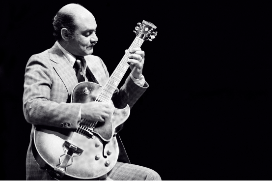 米乐M6官方入口有谱｜爵士吉他即兴天才：Joe Pass